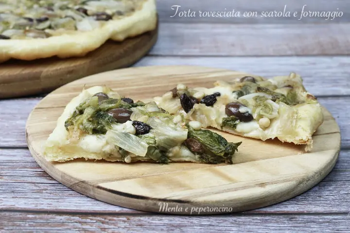 Torta rovesciata con scarola e formaggio