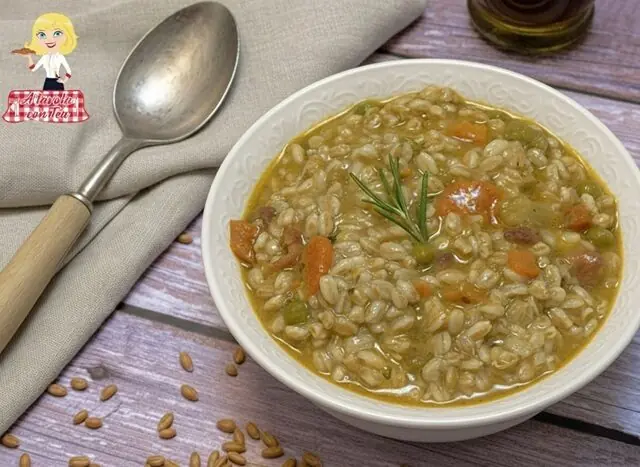 Zuppa di farro e verdure cremosa