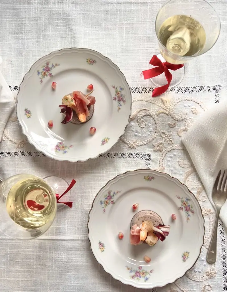 Antipasto da innamorati: panna cotta radicchio e gamberi