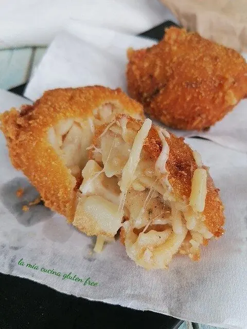 Frittatine di pasta e patate con funghi porcini senza glutine.