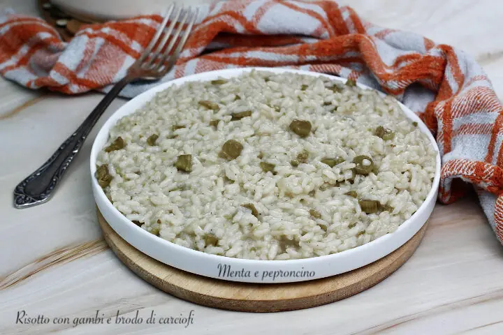 Risotto con gambi e brodo di carciofi
